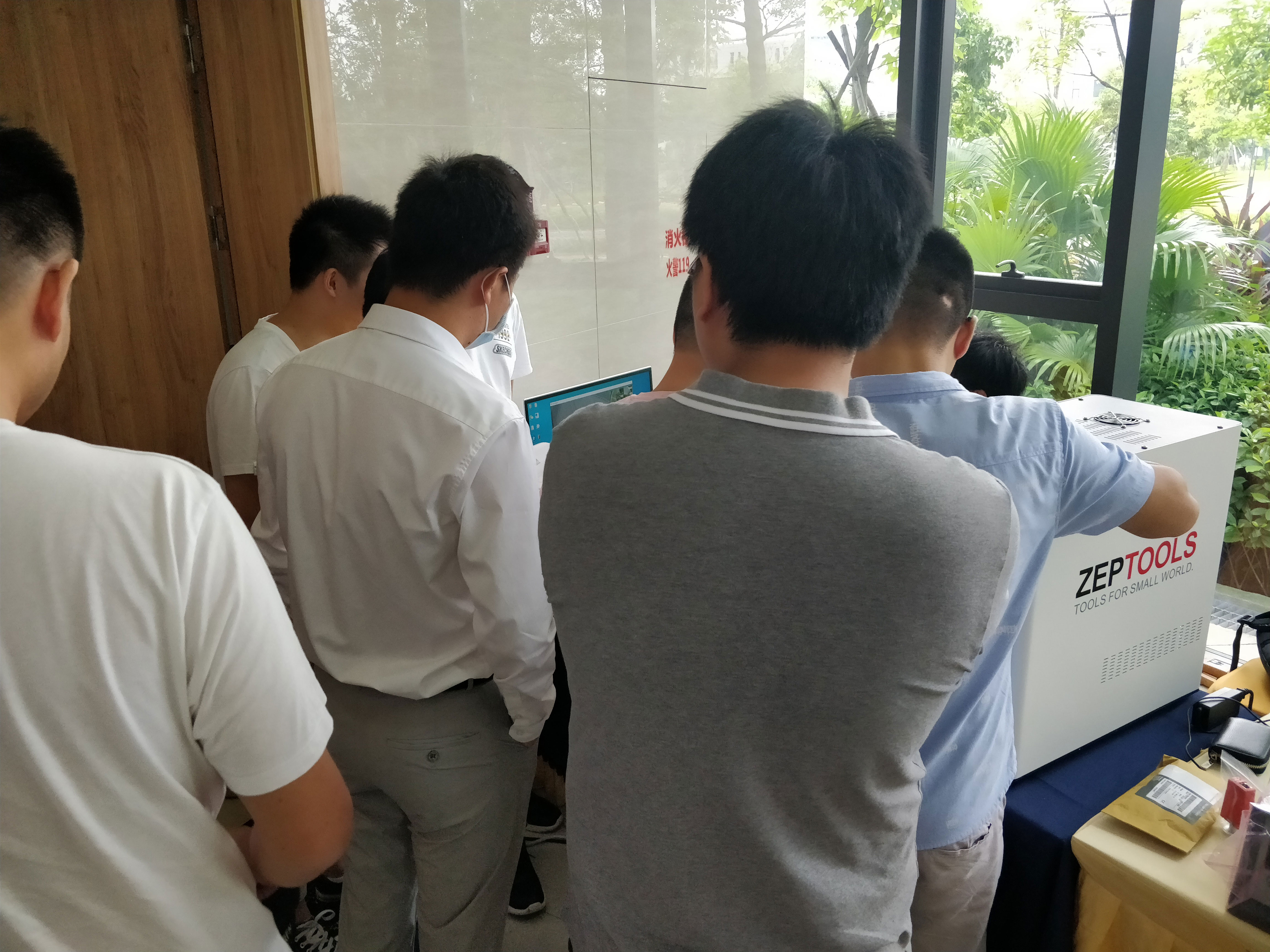 ZEM15臺式掃描電鏡現場DEMO ZEM15臺式掃描電鏡現場DEMO