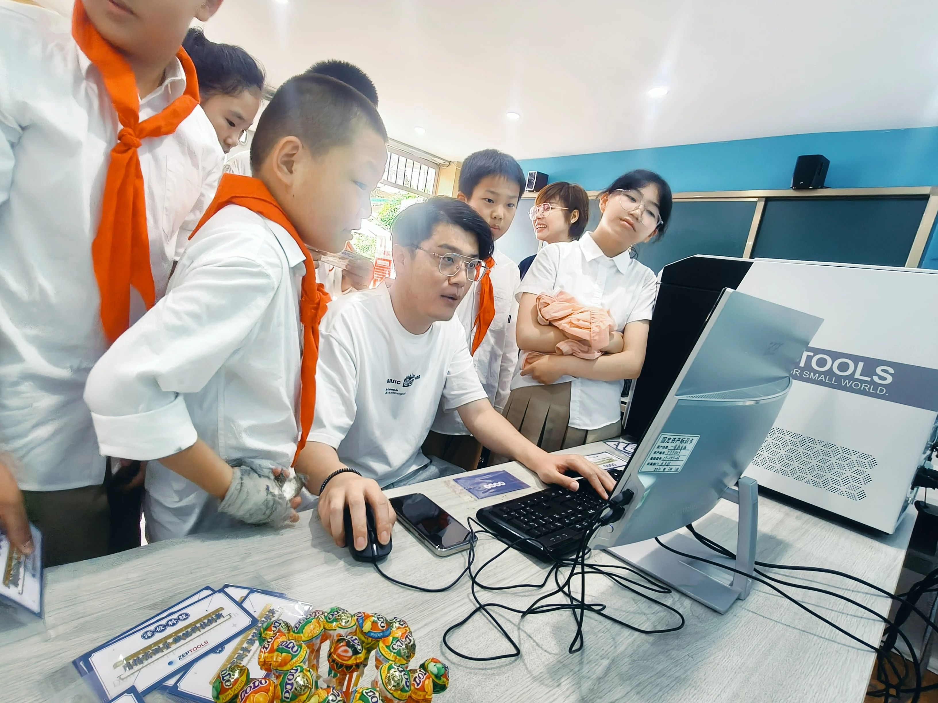 ZEM系列臺(tái)式掃描電鏡 ZEM系列臺(tái)式掃描電鏡